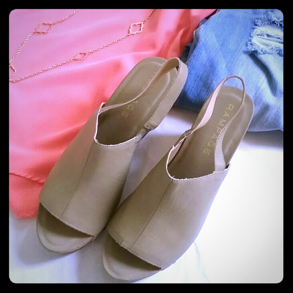 Rampage Wedge Sandal Size 10 tan beige nude color